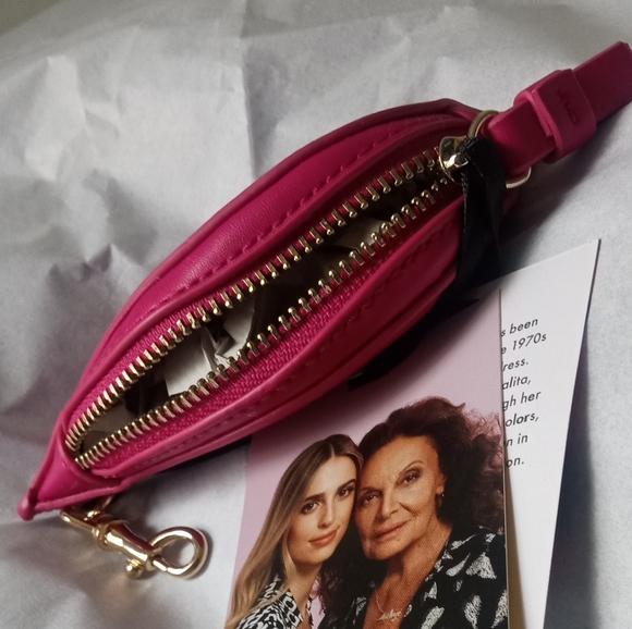 Diane von Furstenberg Pink Lip Shaped Coin Purse/Pouch - Picture 10 of 14